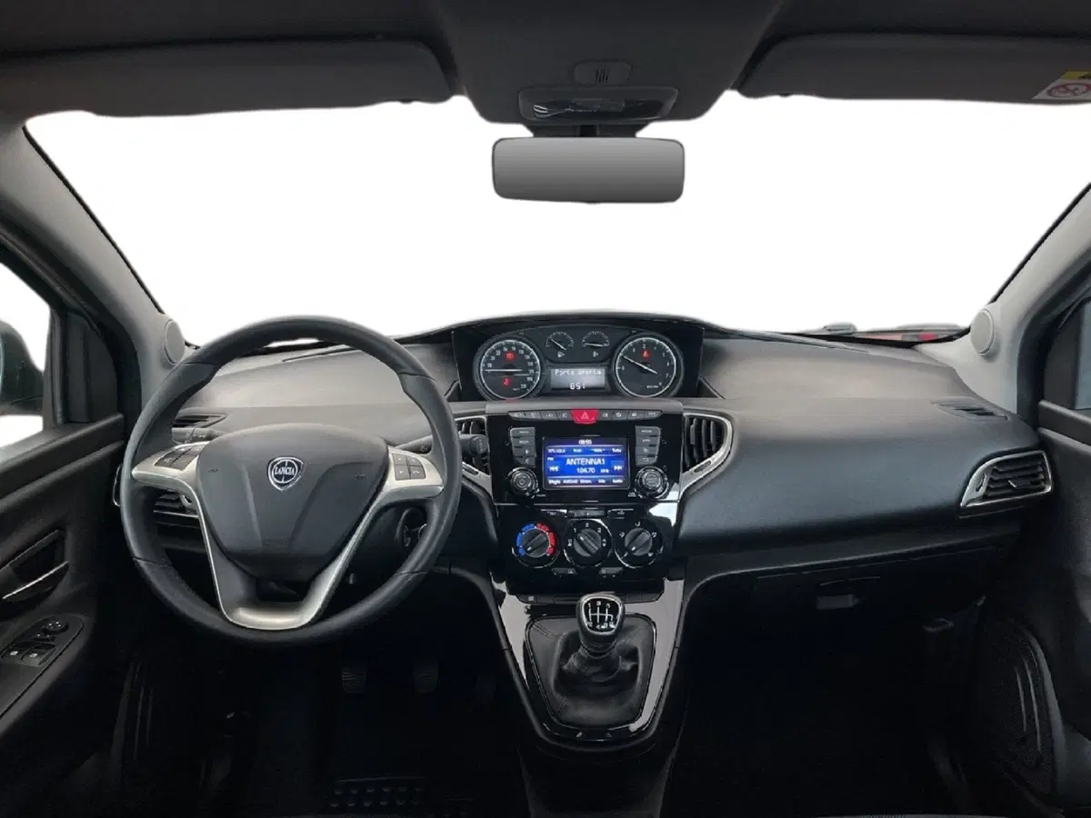Lancia Ypsilon usata a Torino (10)