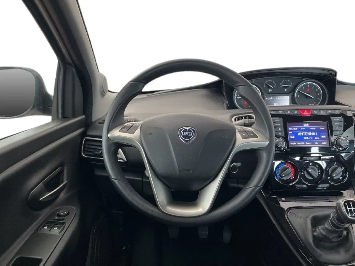Lancia Ypsilon usata a Torino (11)