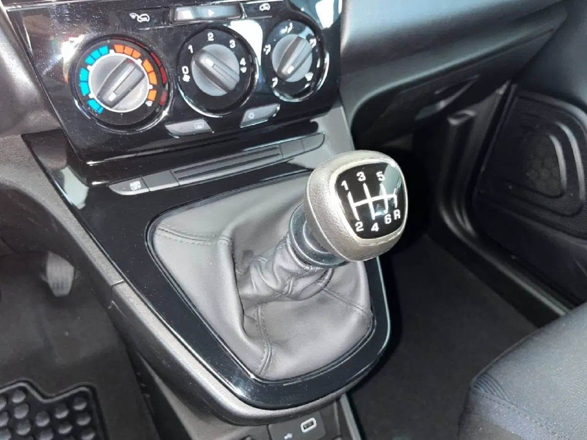 Lancia Ypsilon usata a Torino (12)