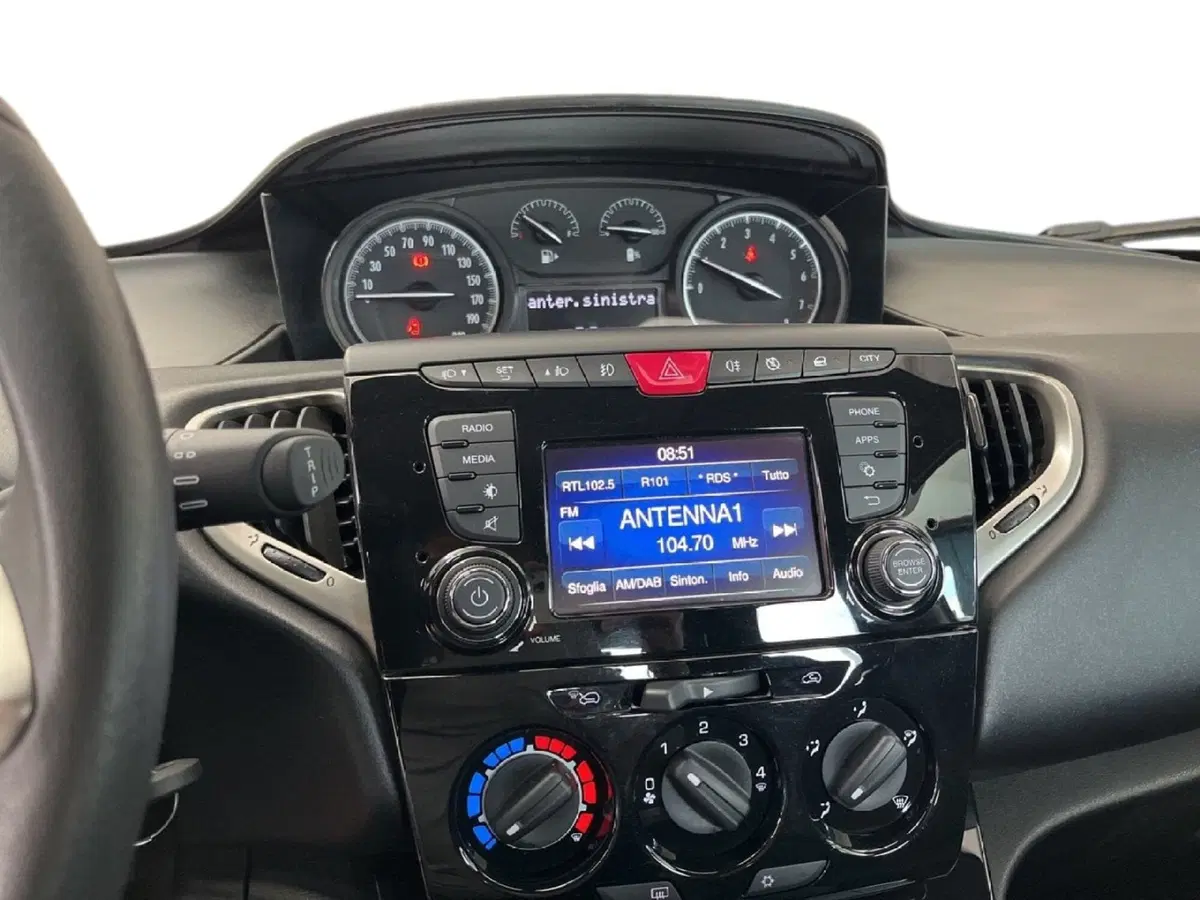 Lancia Ypsilon usata a Torino (13)