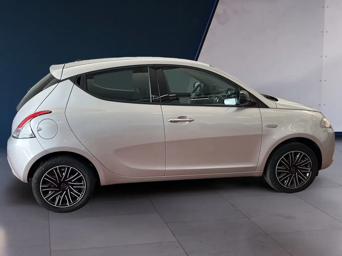 Lancia Ypsilon usata a Torino (4)
