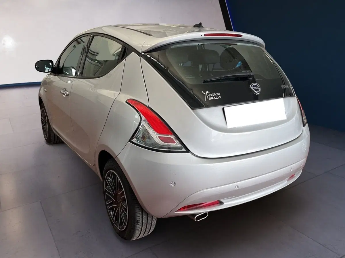 Lancia Ypsilon usata a Torino (6)