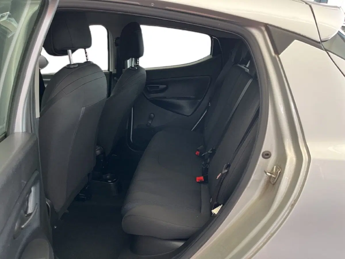 Lancia Ypsilon usata a Torino (8)