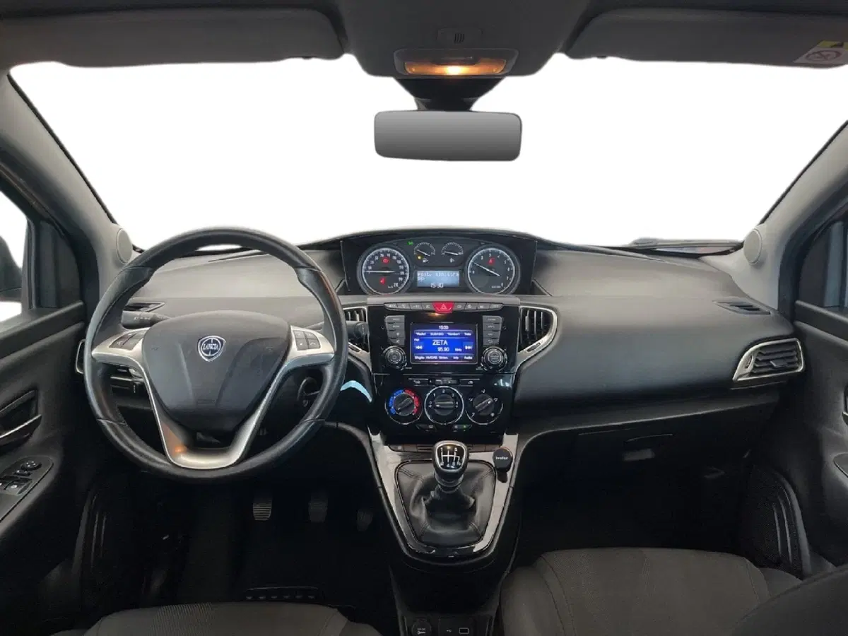 Lancia Ypsilon usata a Torino (10)