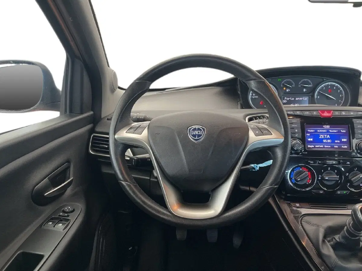 Lancia Ypsilon usata a Torino (11)