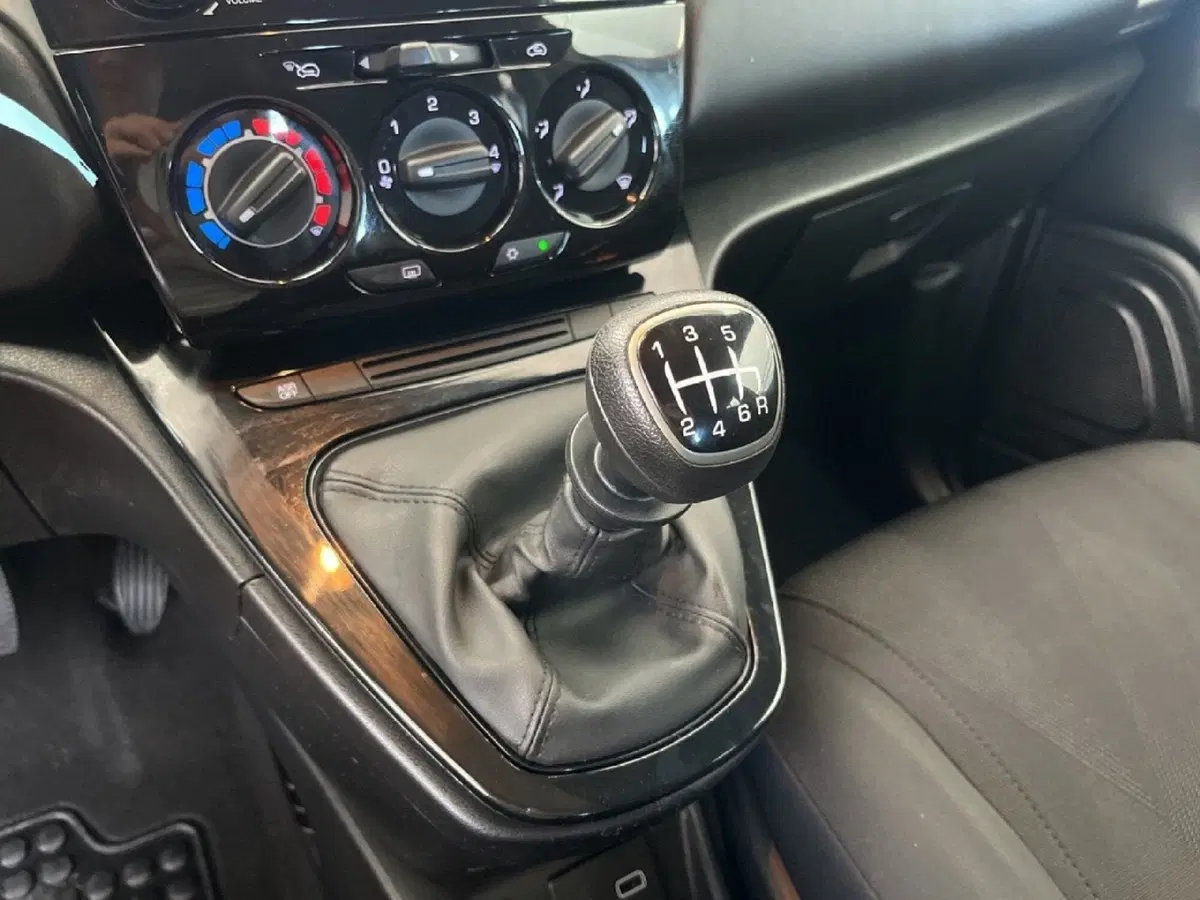 Lancia Ypsilon usata a Torino (12)
