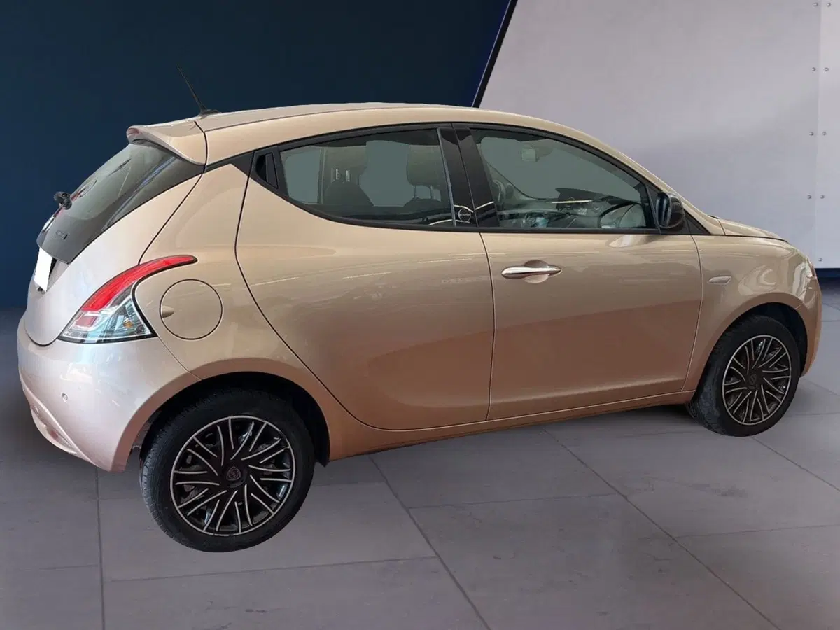 Lancia Ypsilon usata a Torino (4)