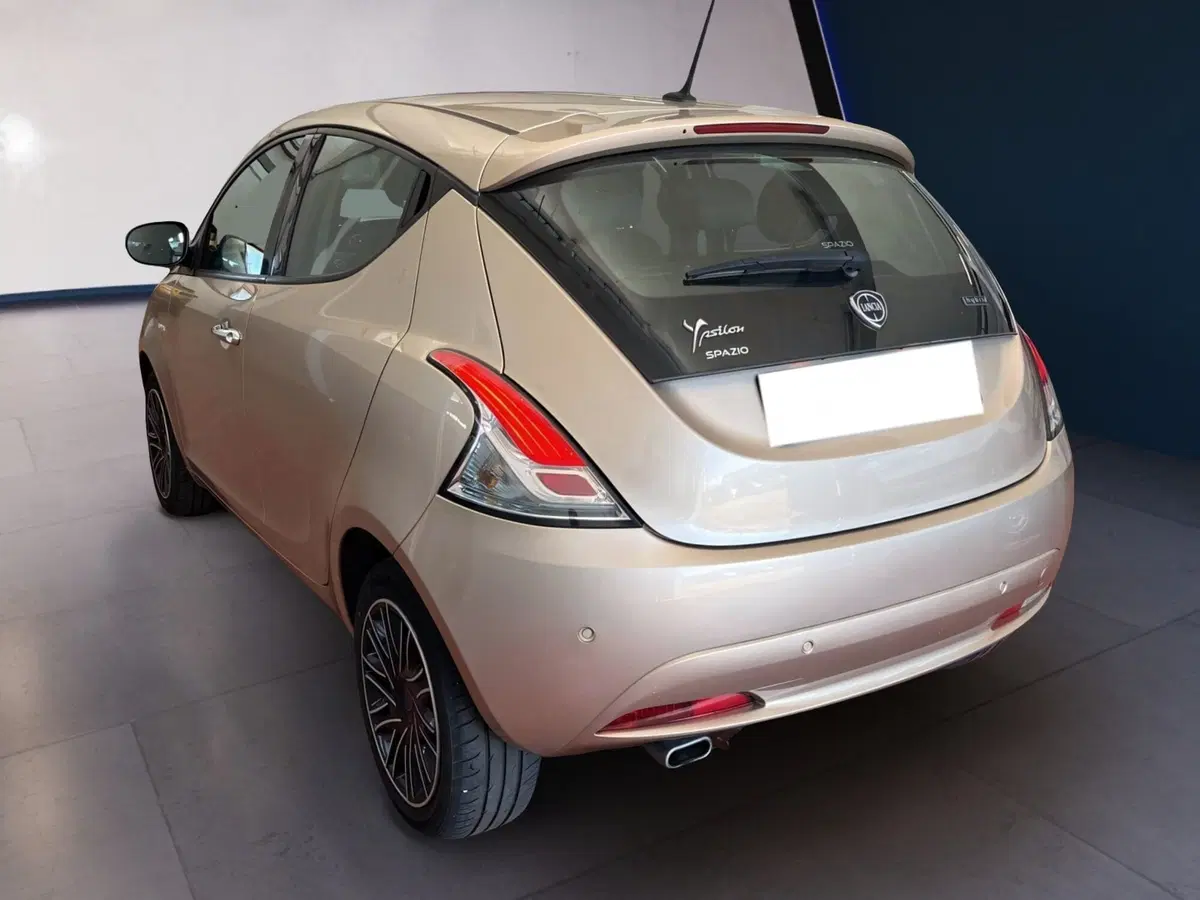 Lancia Ypsilon usata a Torino (6)