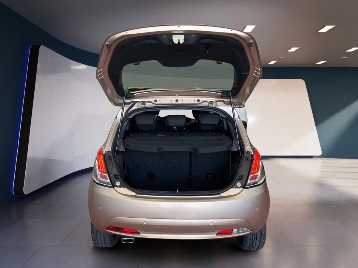 Lancia Ypsilon usata a Torino (7)