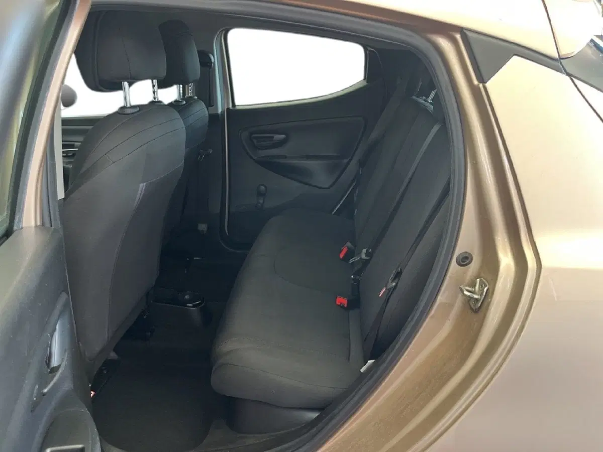Lancia Ypsilon usata a Torino (8)