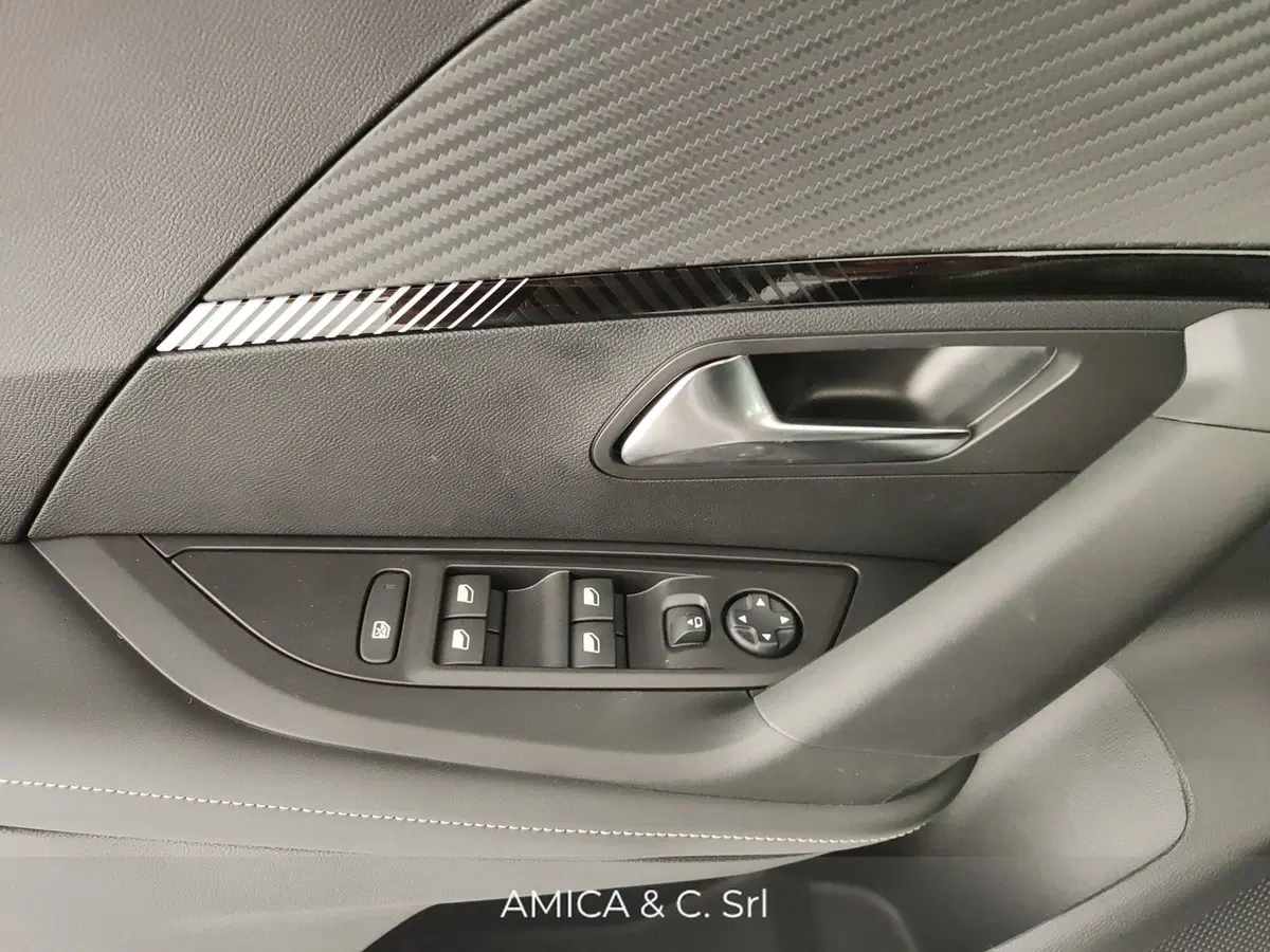 Peugeot 2008 nuova a Caserta (15)