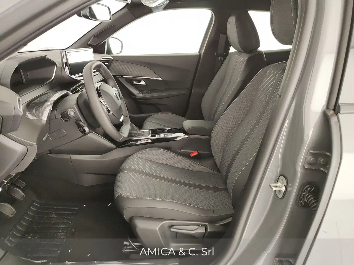 Peugeot 2008 nuova a Caserta (16)