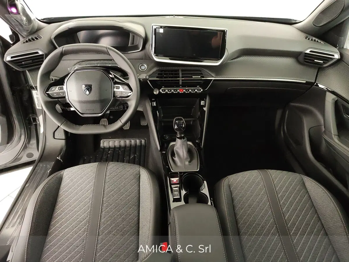Peugeot 2008 nuova a Caserta (18)