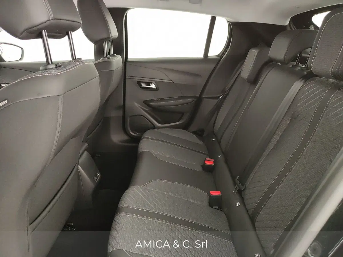 Peugeot 208 nuova a Caserta (17)