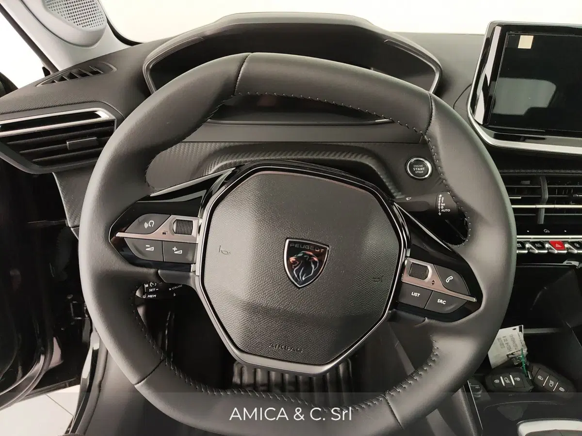 Peugeot 208 nuova a Caserta (19)