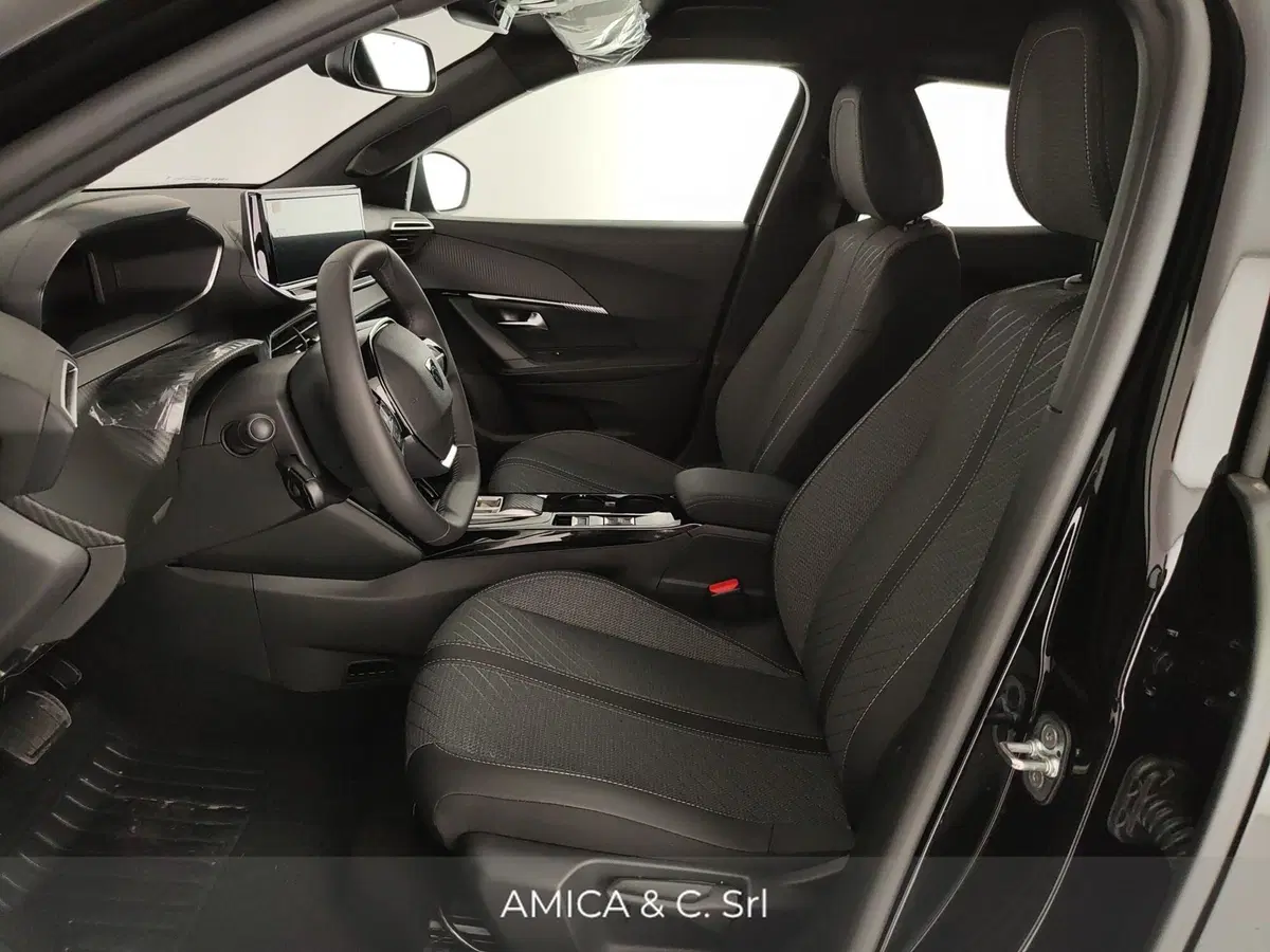 Peugeot 2008 nuova a Caserta (17)