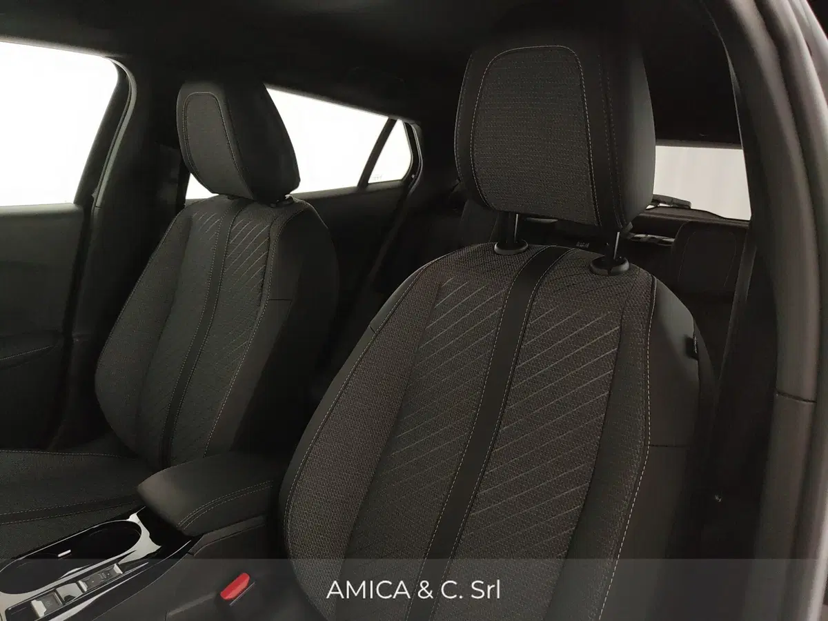 Peugeot 2008 nuova a Caserta (18)