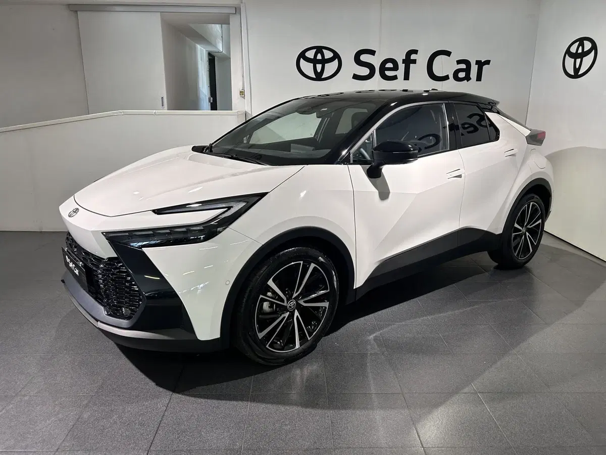 Toyota Toyota C-HR nuova a Milano