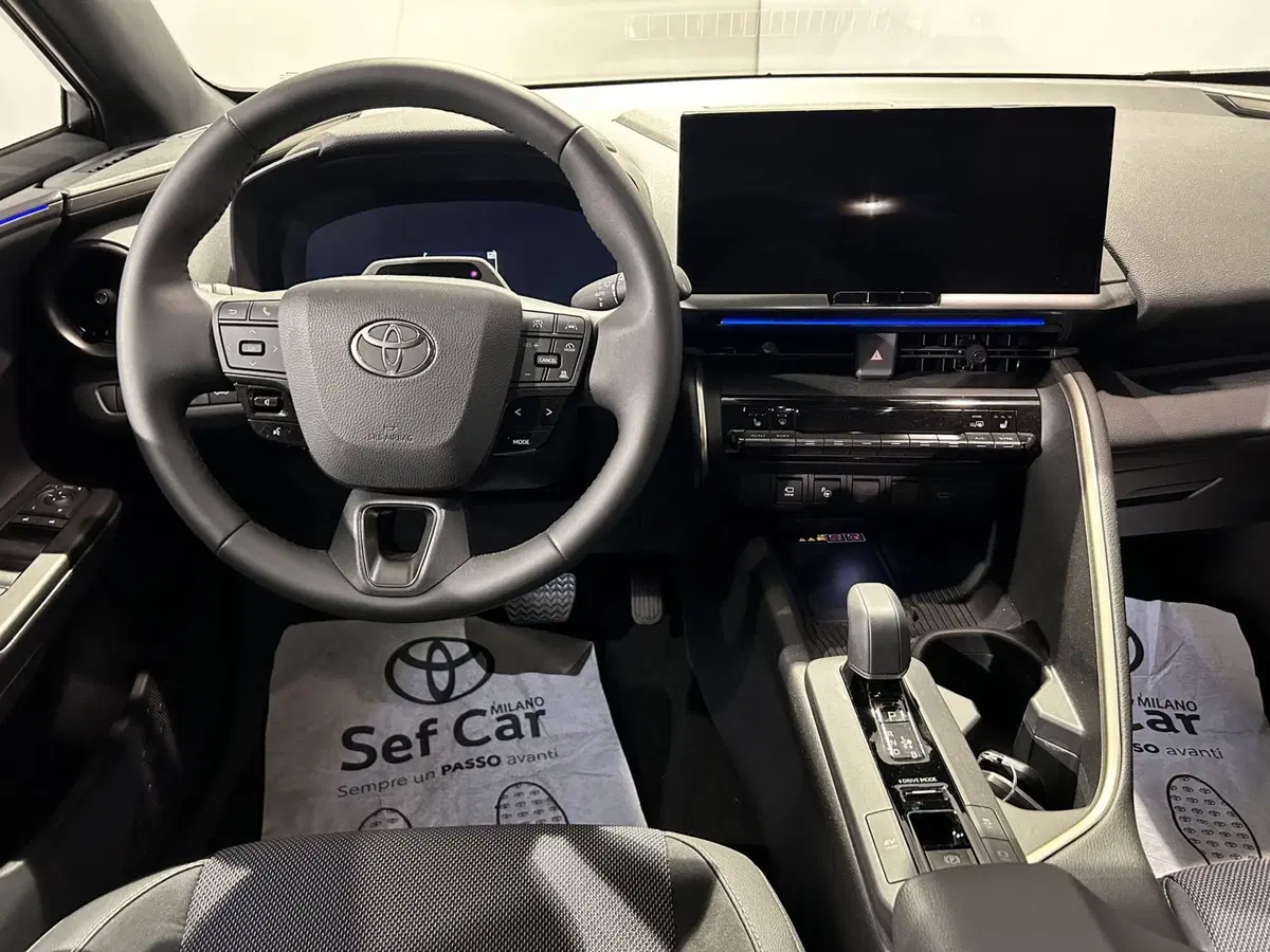 Toyota Toyota C-HR nuova a Milano (10)