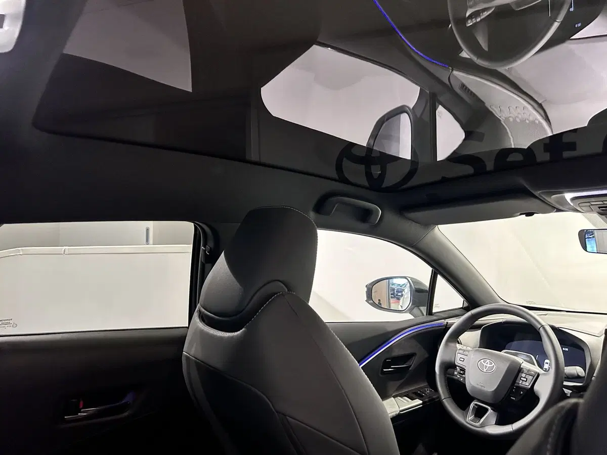 Toyota Toyota C-HR nuova a Milano (14)
