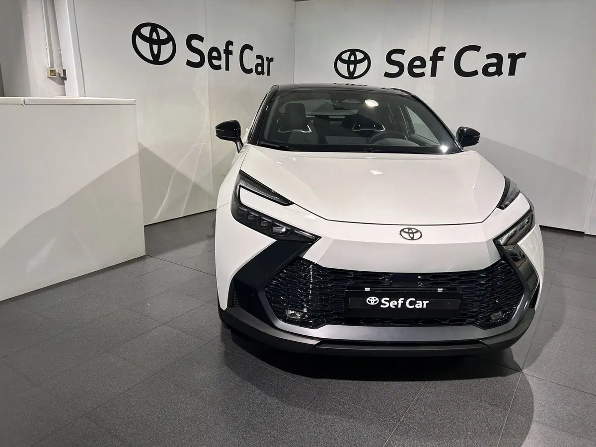 Toyota Toyota C-HR nuova a Milano (3)