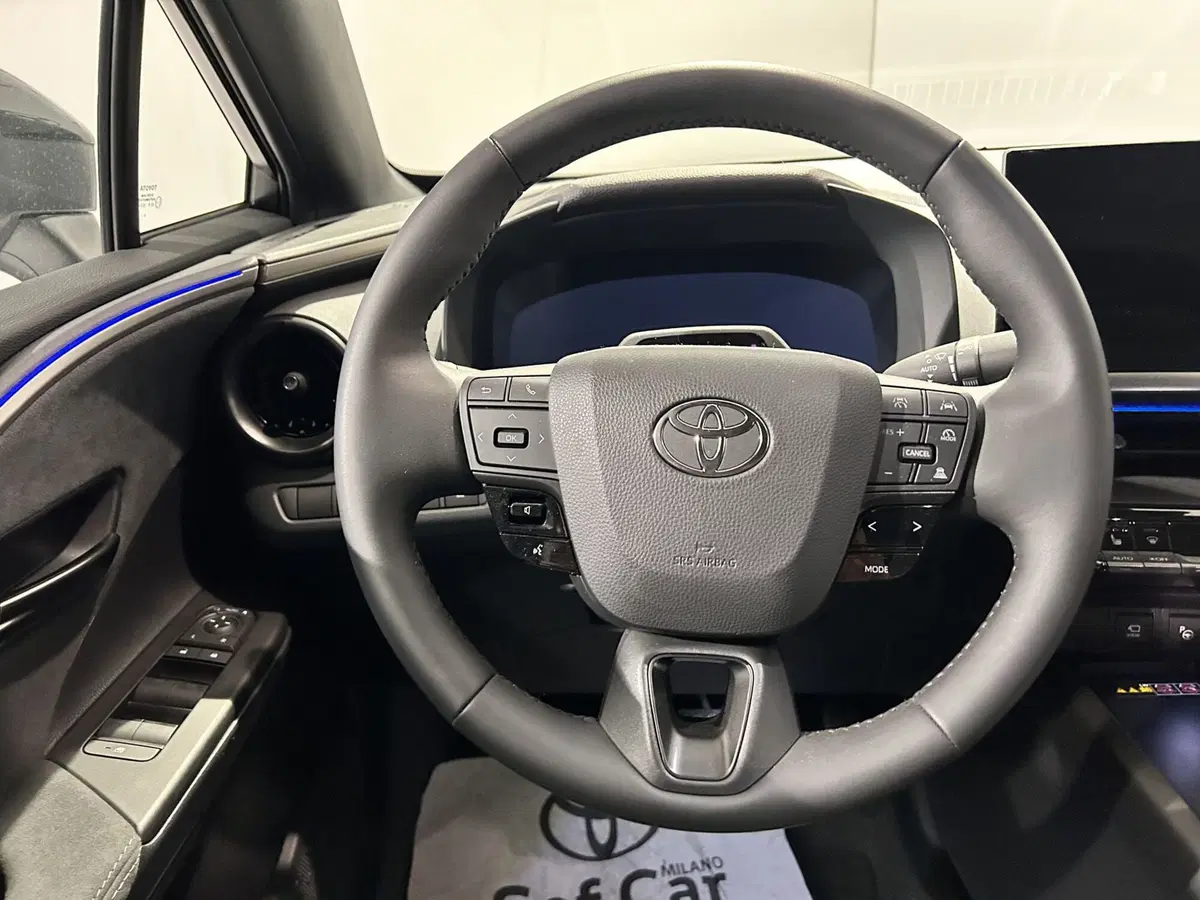 Toyota Toyota C-HR nuova a Milano (8)