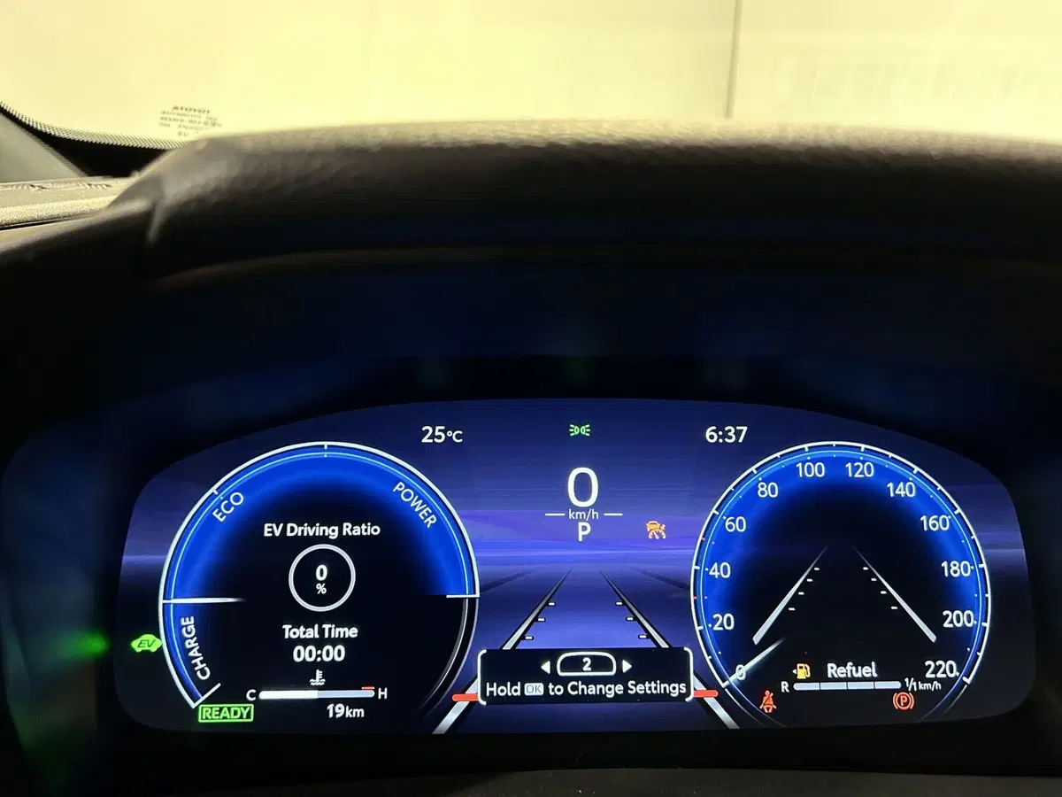 Toyota Toyota C-HR nuova a Milano (9)
