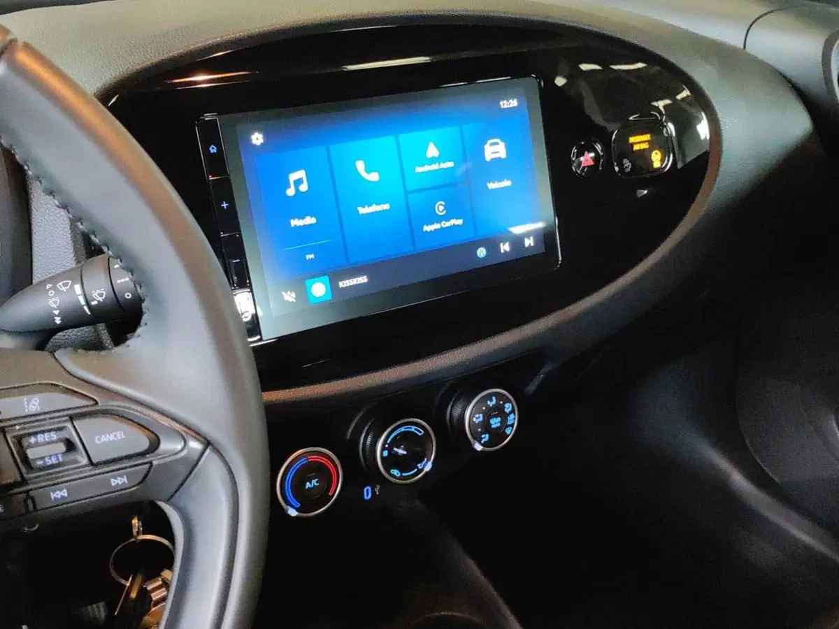Toyota Aygo X usata a Milano (11)