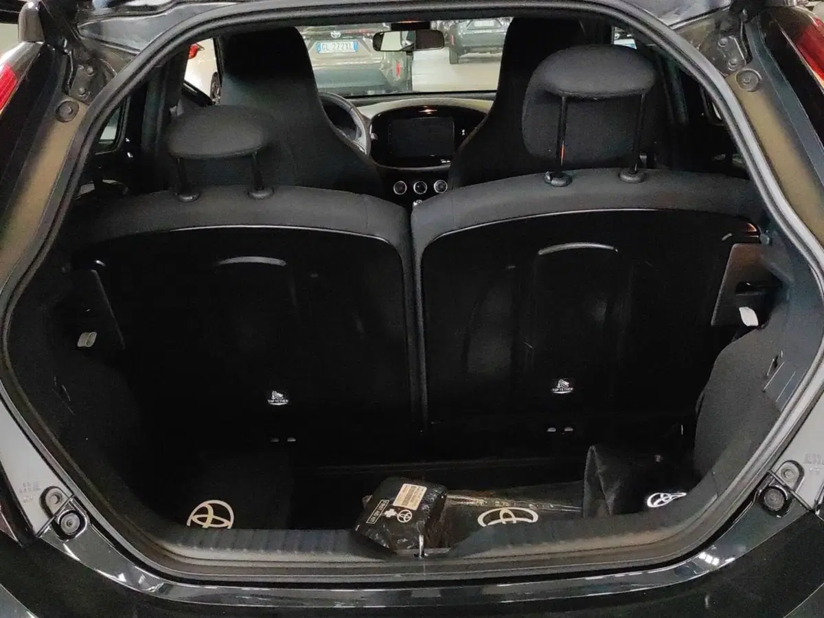 Toyota Aygo X usata a Milano (7)