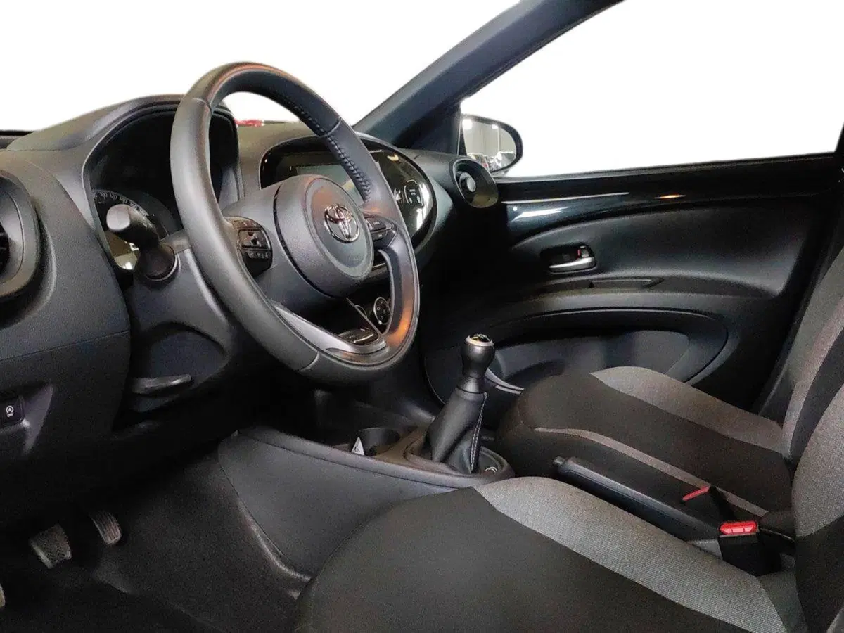 Toyota Aygo X usata a Milano (8)