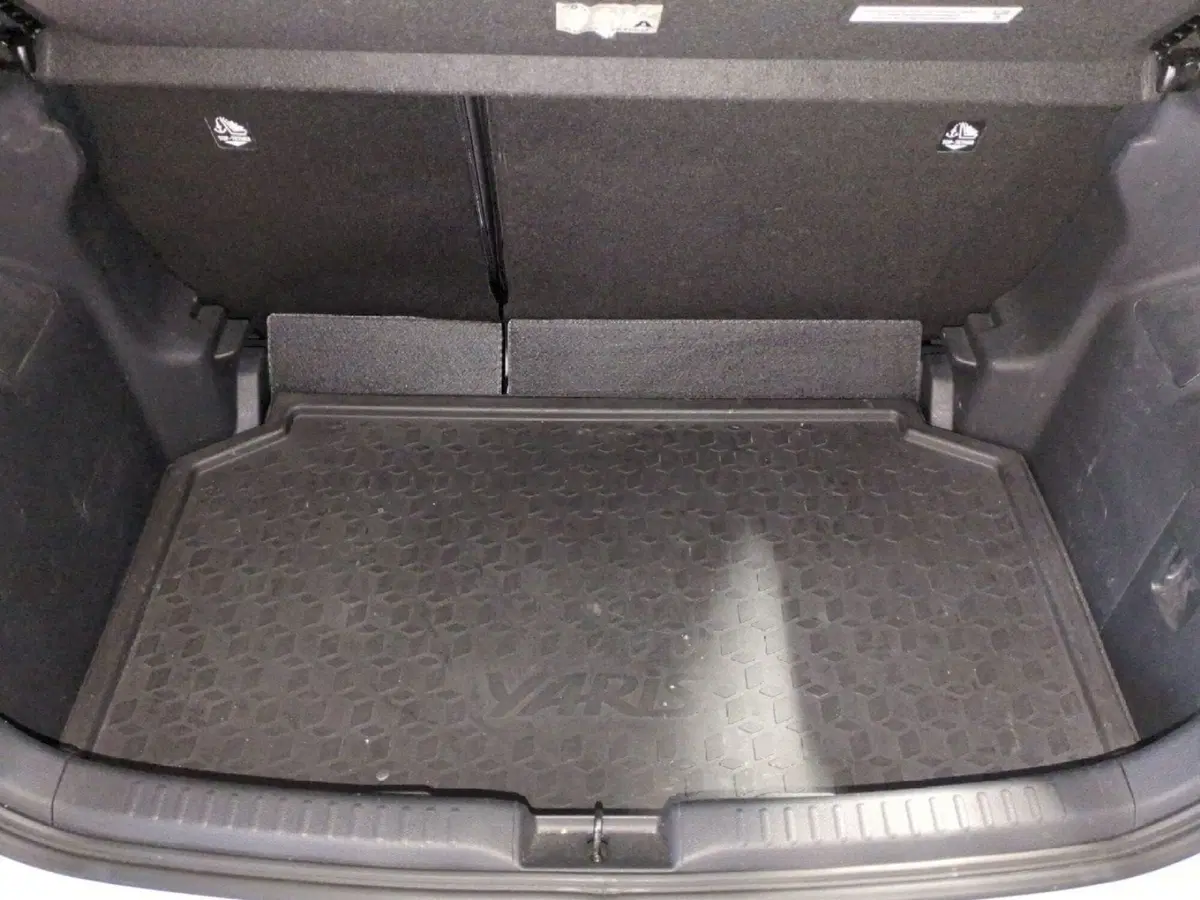 Toyota Yaris usata a Milano (8)