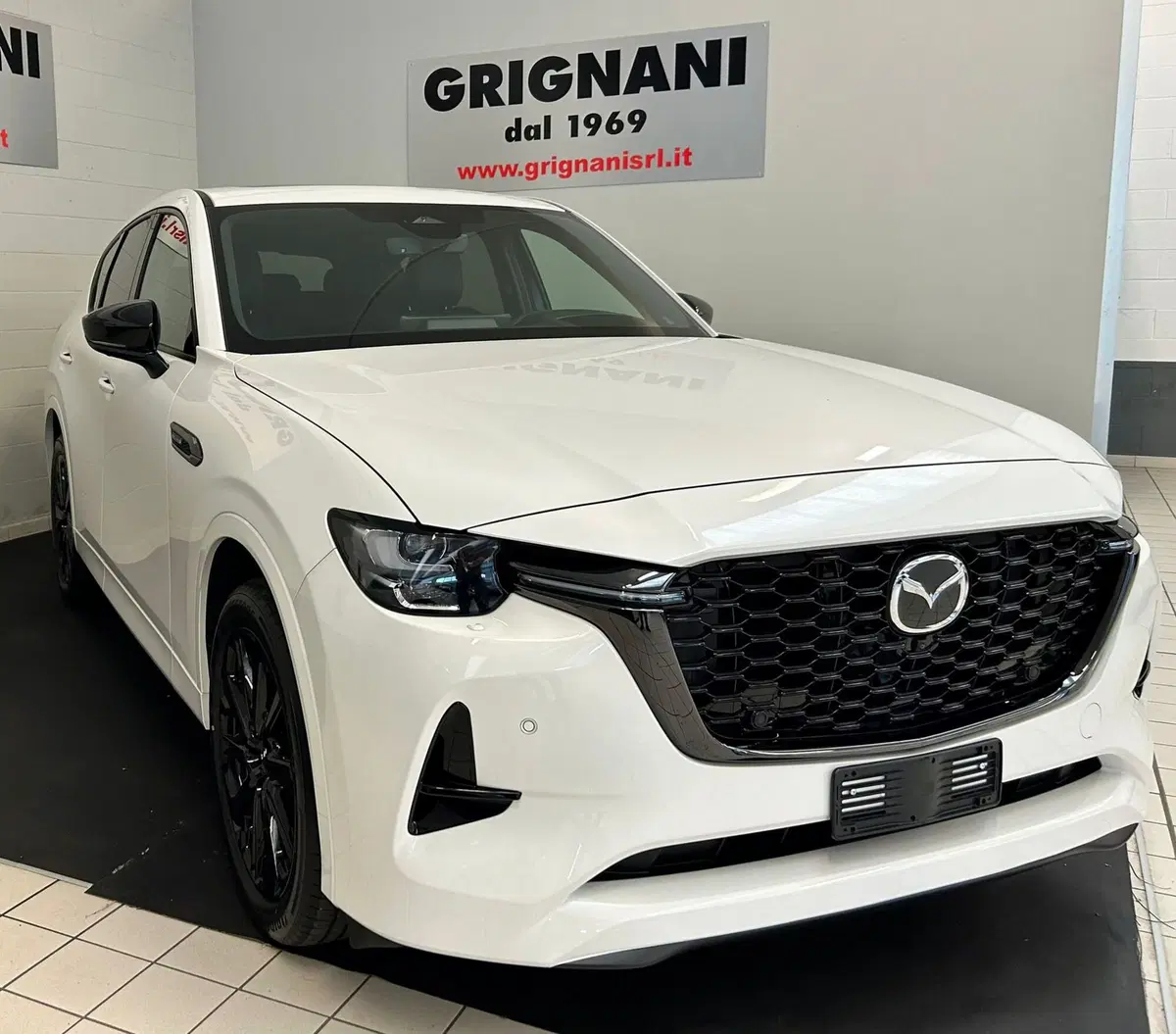 Mazda CX-60 nuova a Pavia
