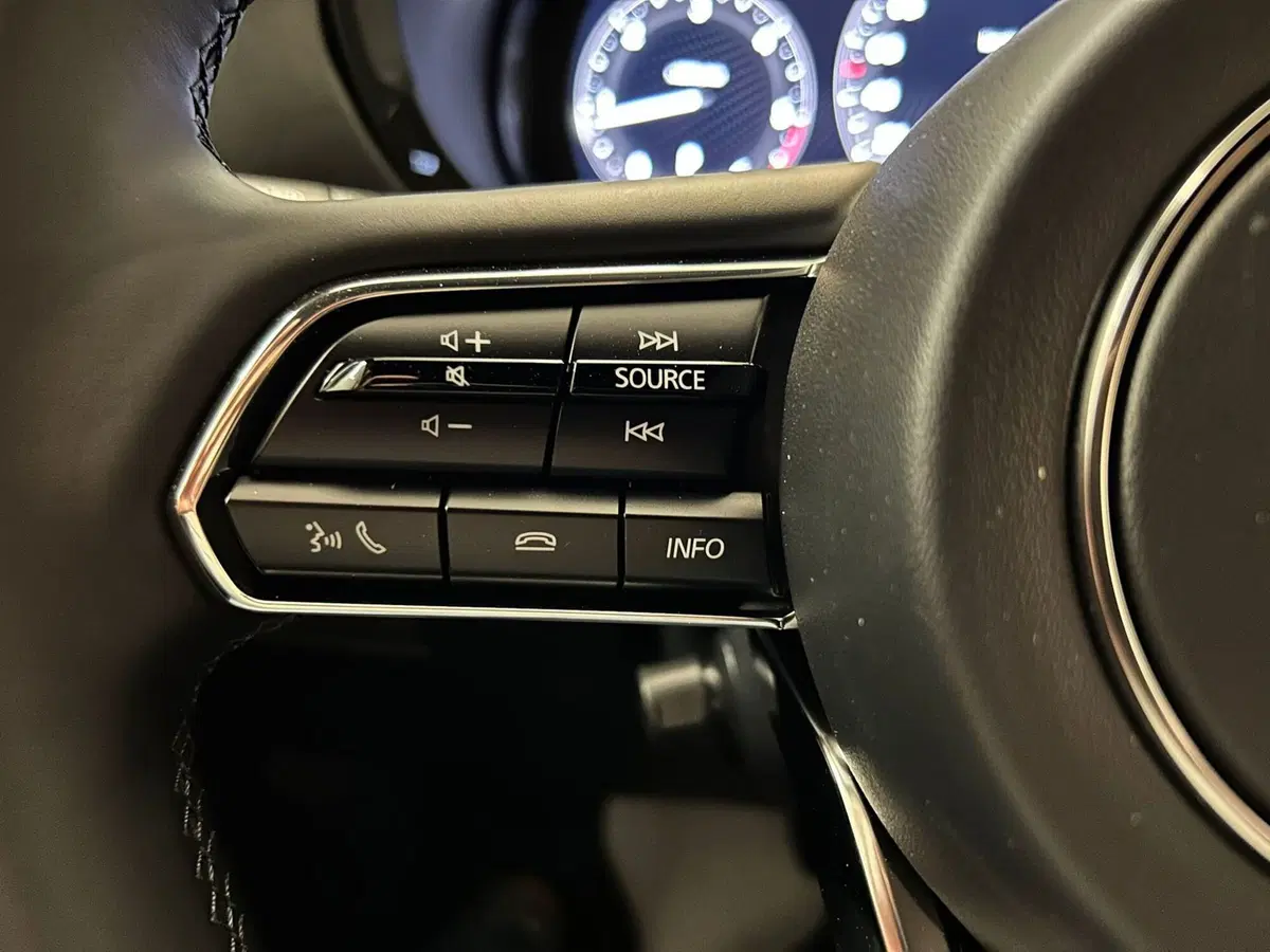 Mazda CX-60 nuova a Pavia (8)