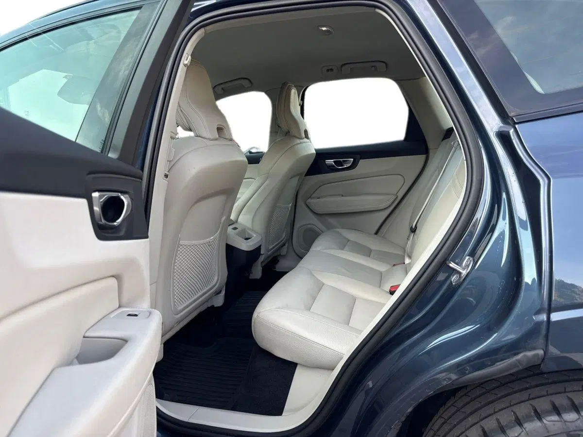 Volvo XC60 usata a Parma (8)