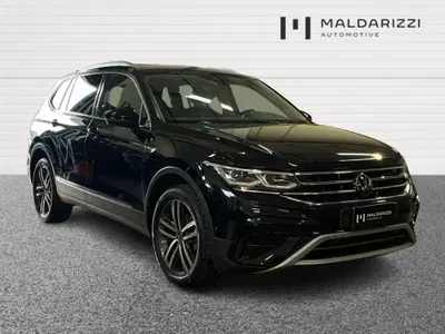Volkswagen Tiguan Allspace 2.0 tdi Elegance 150cv dsg del 2022 usata a Bari