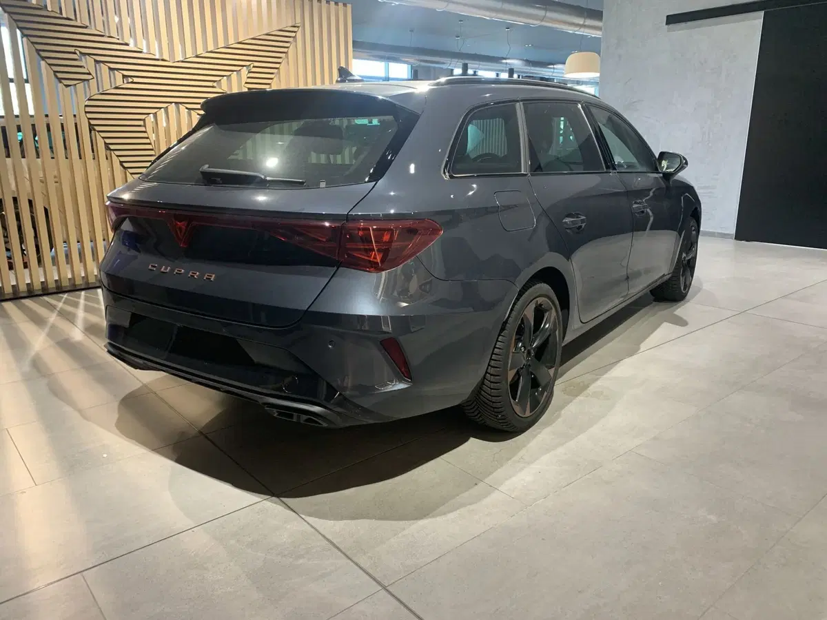 Cupra Leon Station Wagon nuova a Ferrara (5)