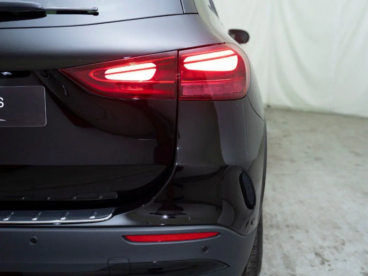 Mercedes-Benz GLA SUV nuova a Macerata (10)