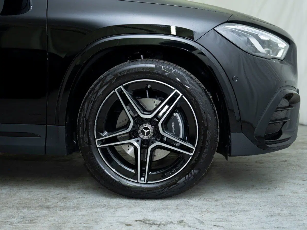 Mercedes-Benz GLA SUV nuova a Macerata (12)
