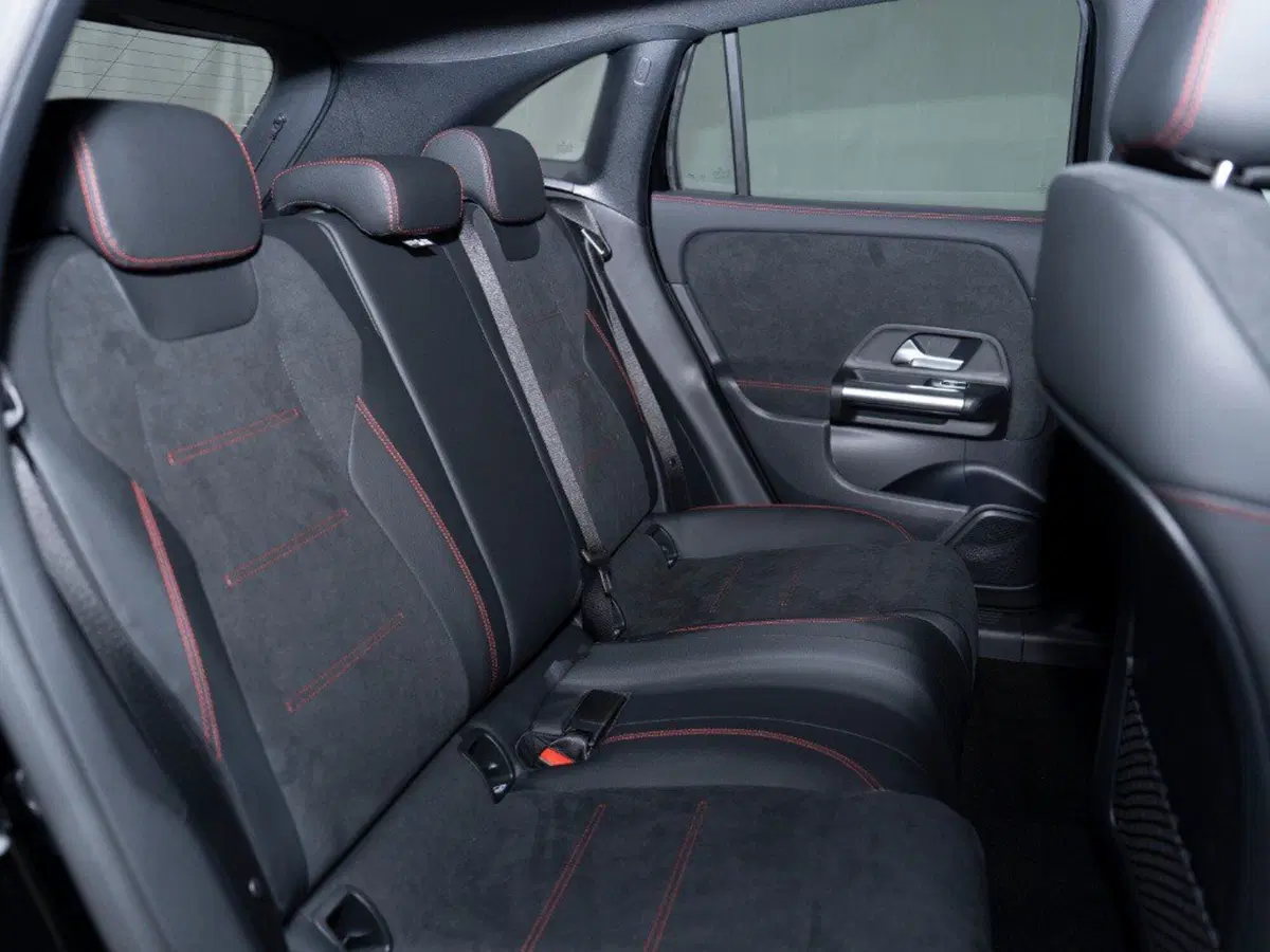 Mercedes-Benz GLA SUV nuova a Macerata (16)