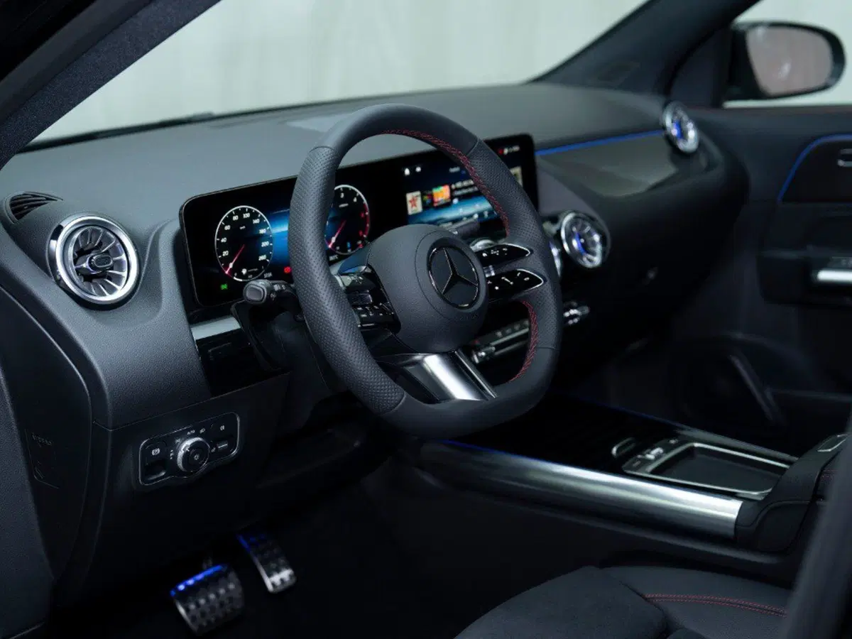 Mercedes-Benz GLA SUV nuova a Macerata (18)
