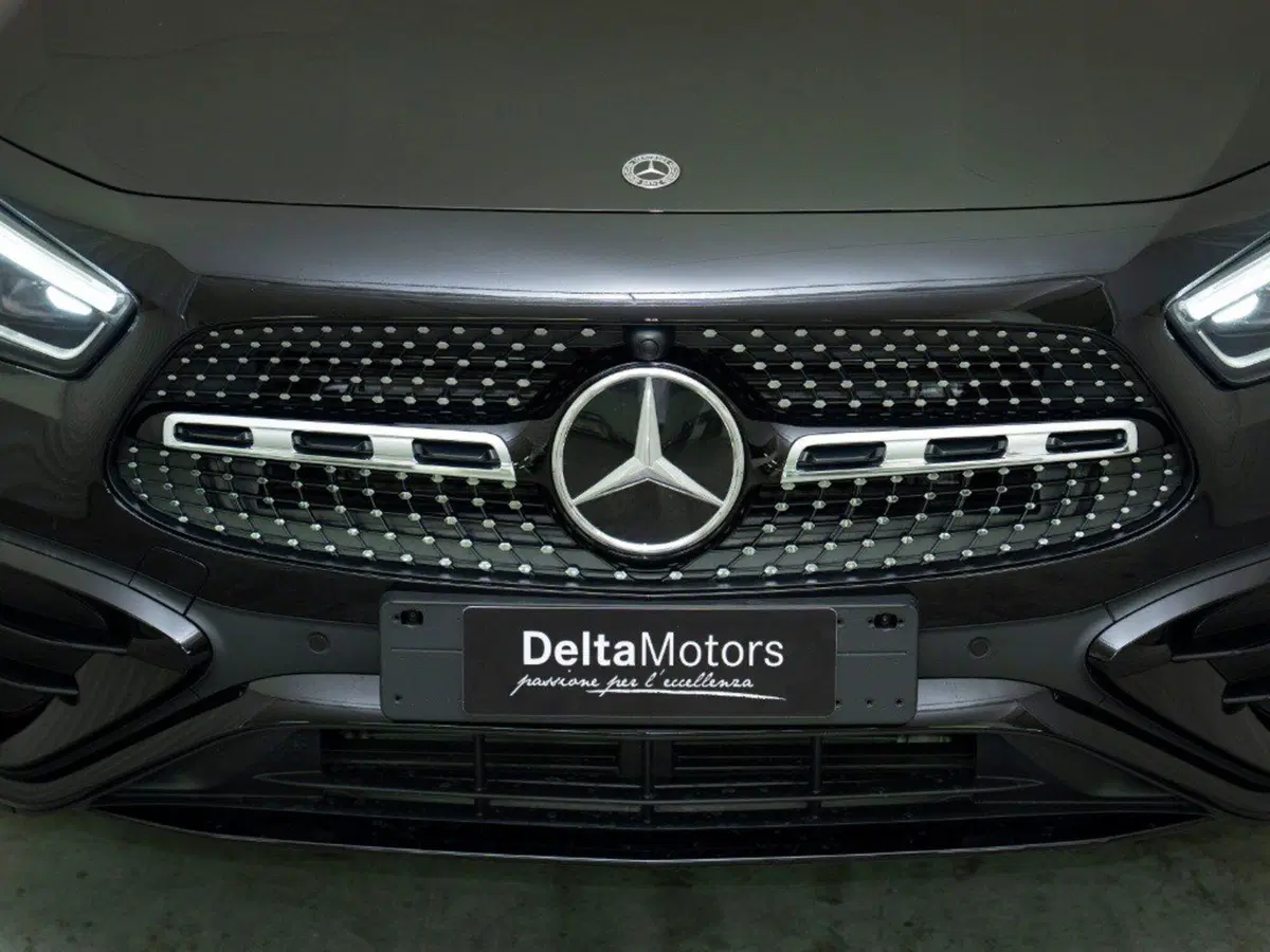 Mercedes-Benz GLA SUV nuova a Macerata (2)