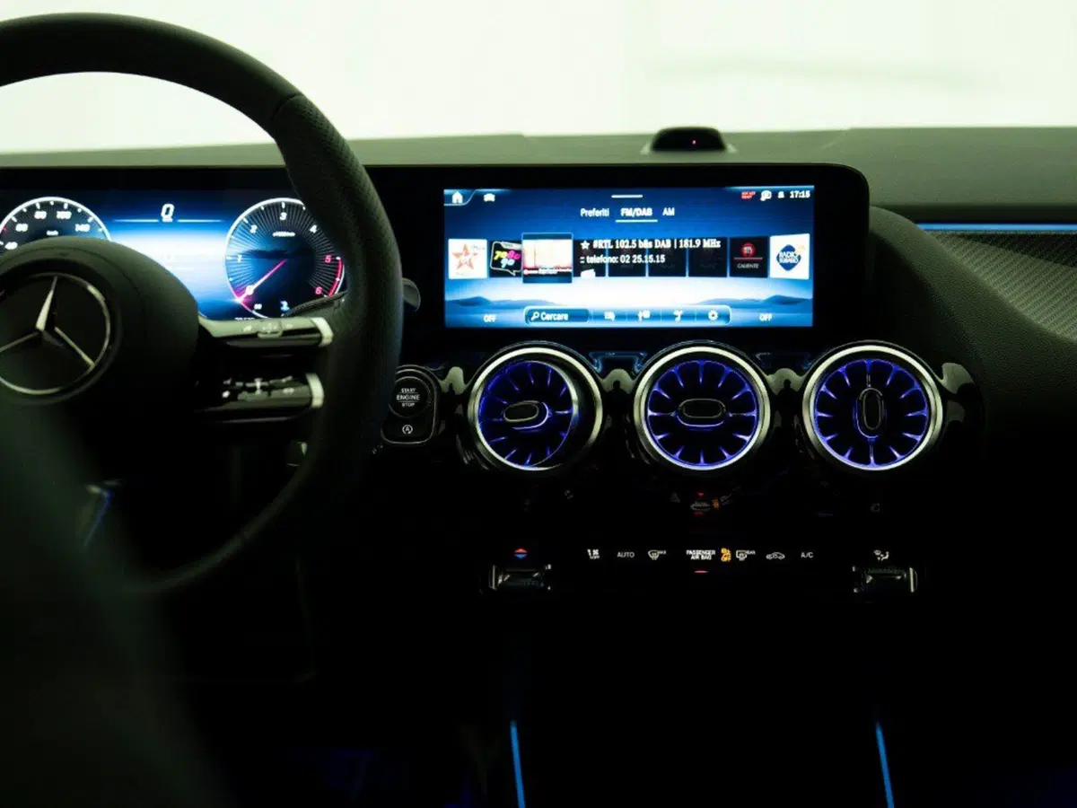 Mercedes-Benz GLA SUV nuova a Macerata (20)