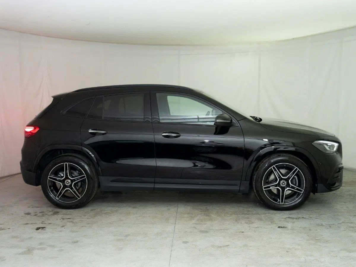 Mercedes-Benz GLA SUV nuova a Macerata (4)