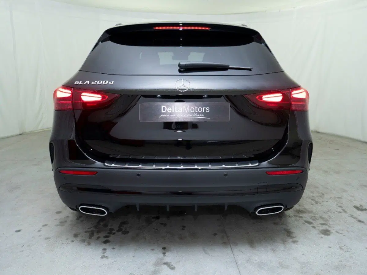 Mercedes-Benz GLA SUV nuova a Macerata (5)