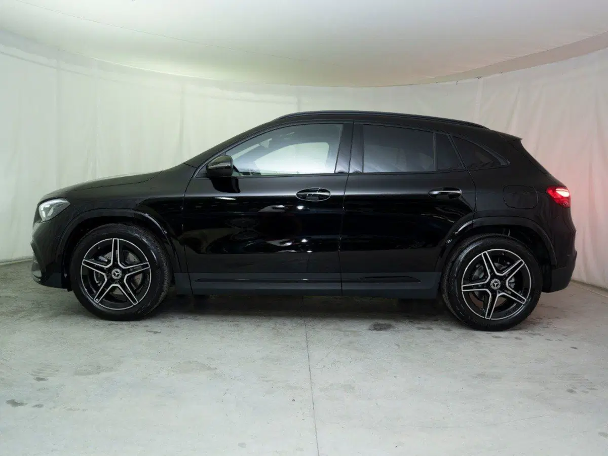 Mercedes-Benz GLA SUV nuova a Macerata (7)