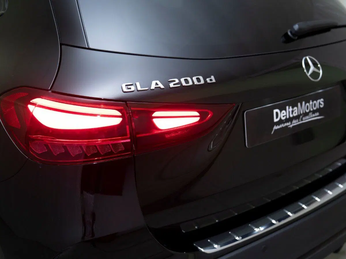 Mercedes-Benz GLA SUV nuova a Macerata (8)