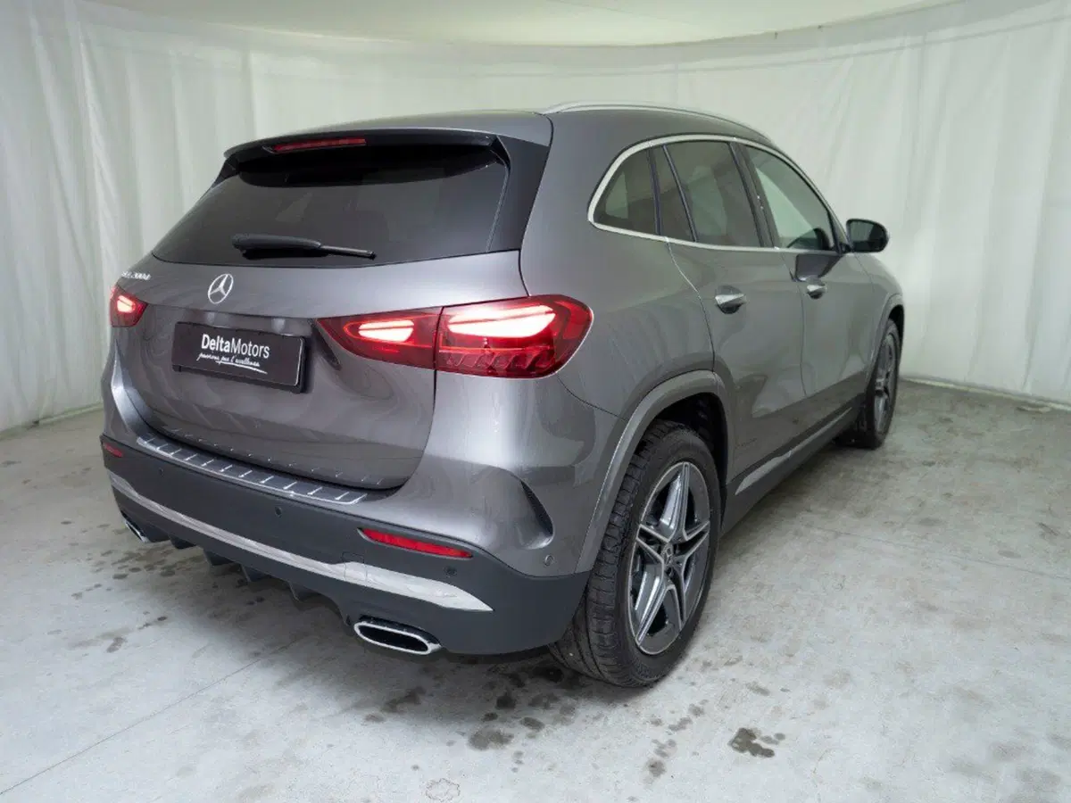 Mercedes-Benz GLA SUV nuova a Macerata (10)