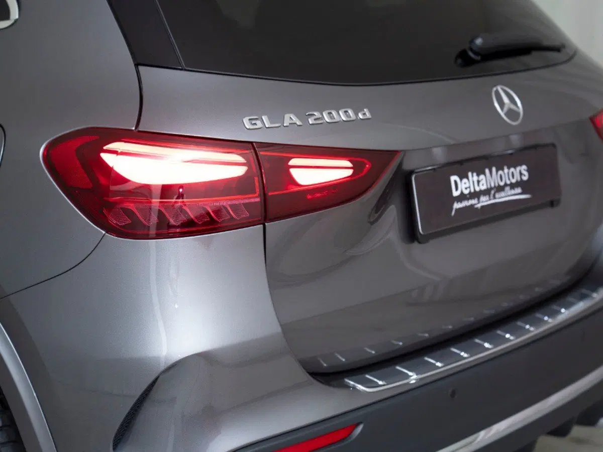 Mercedes-Benz GLA SUV nuova a Macerata (11)