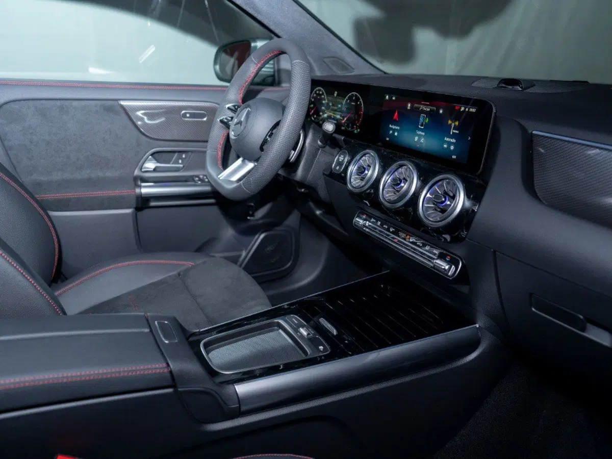 Mercedes-Benz GLA SUV nuova a Macerata (16)