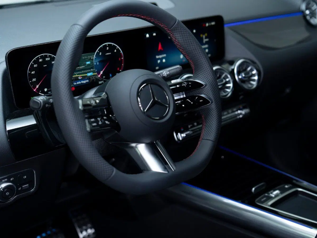 Mercedes-Benz GLA SUV nuova a Macerata (18)